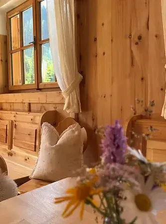 Moosalm Stube Zirbenholz urig gemütlich