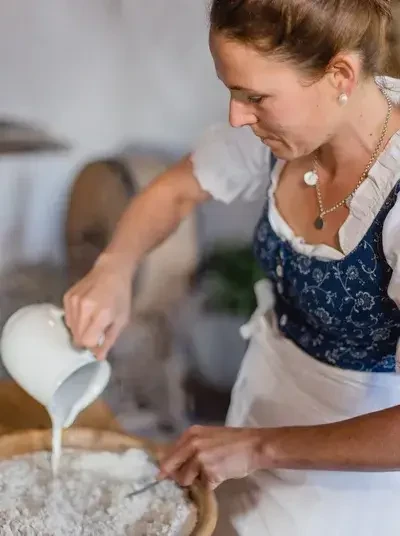 Spiessalm Marianne kocht Mehl Milch