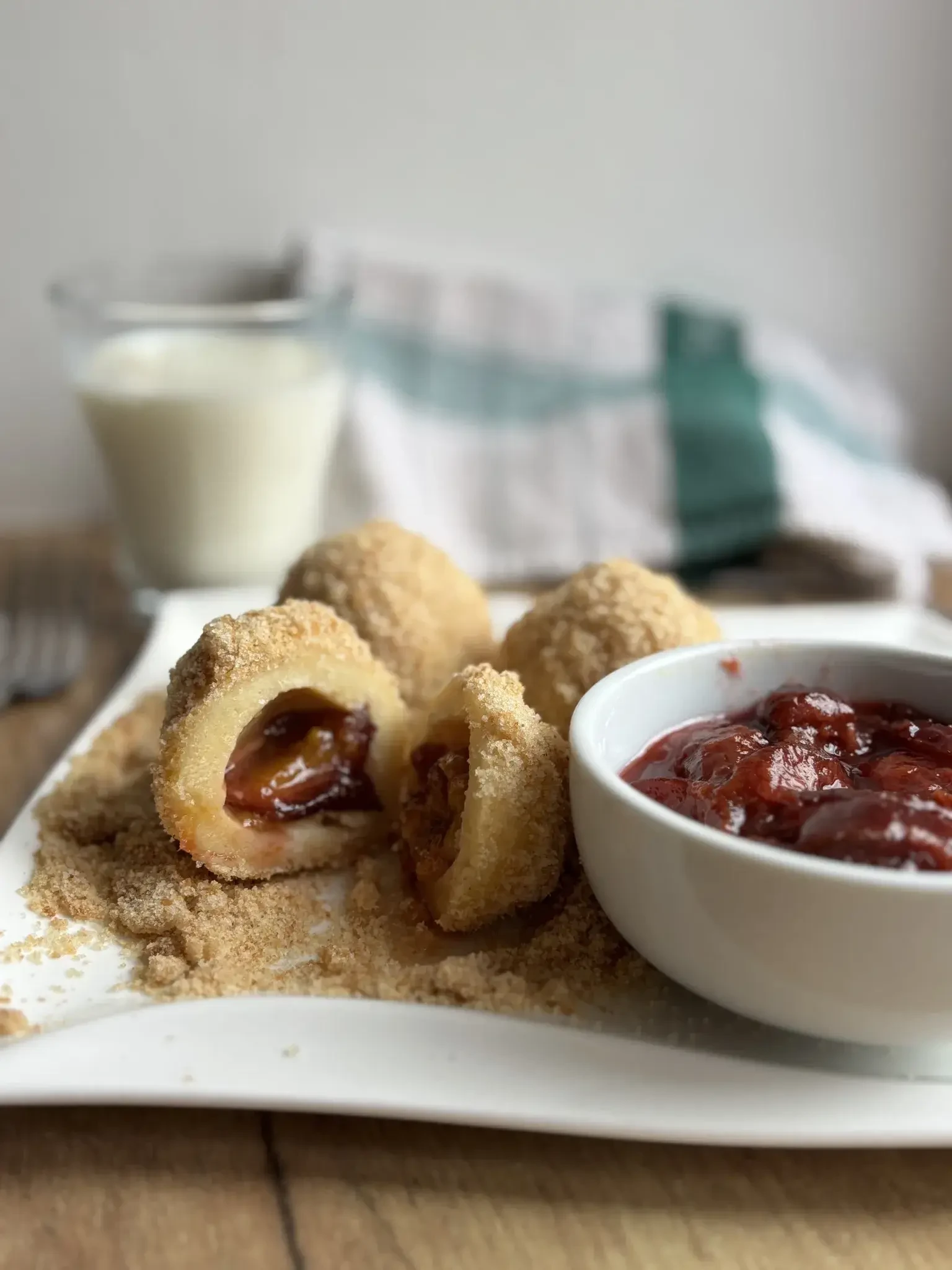 Zwetschkenknödel mit Kompott