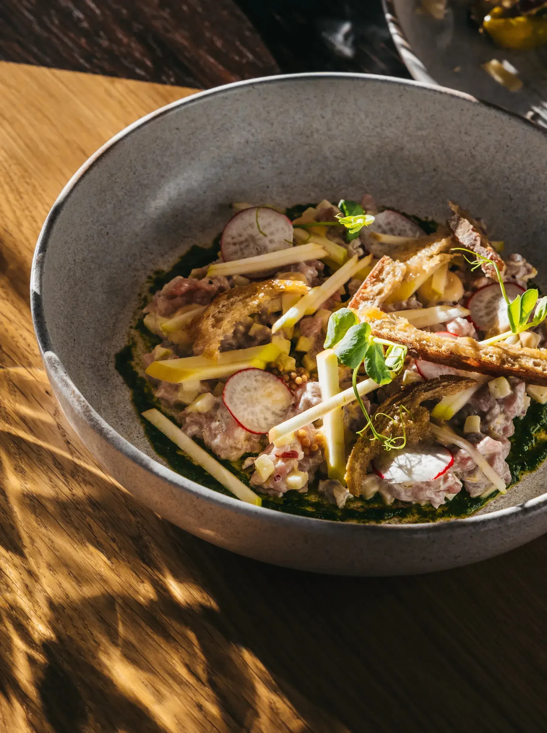 Kalbstartar angerichtet 