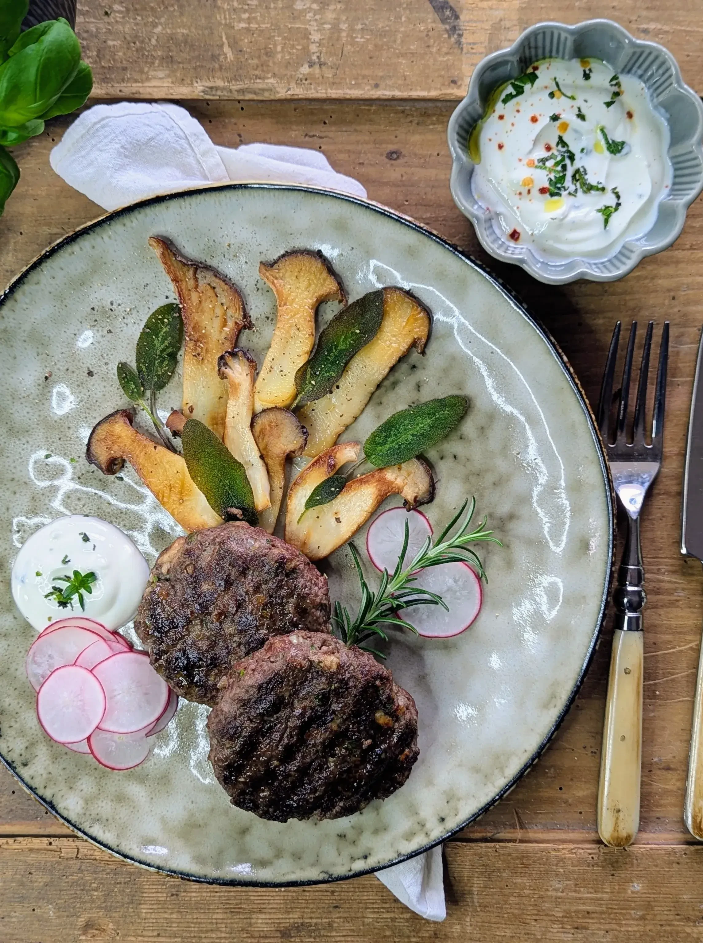 Faschierte Laibchen mit Kräuterseitlingen