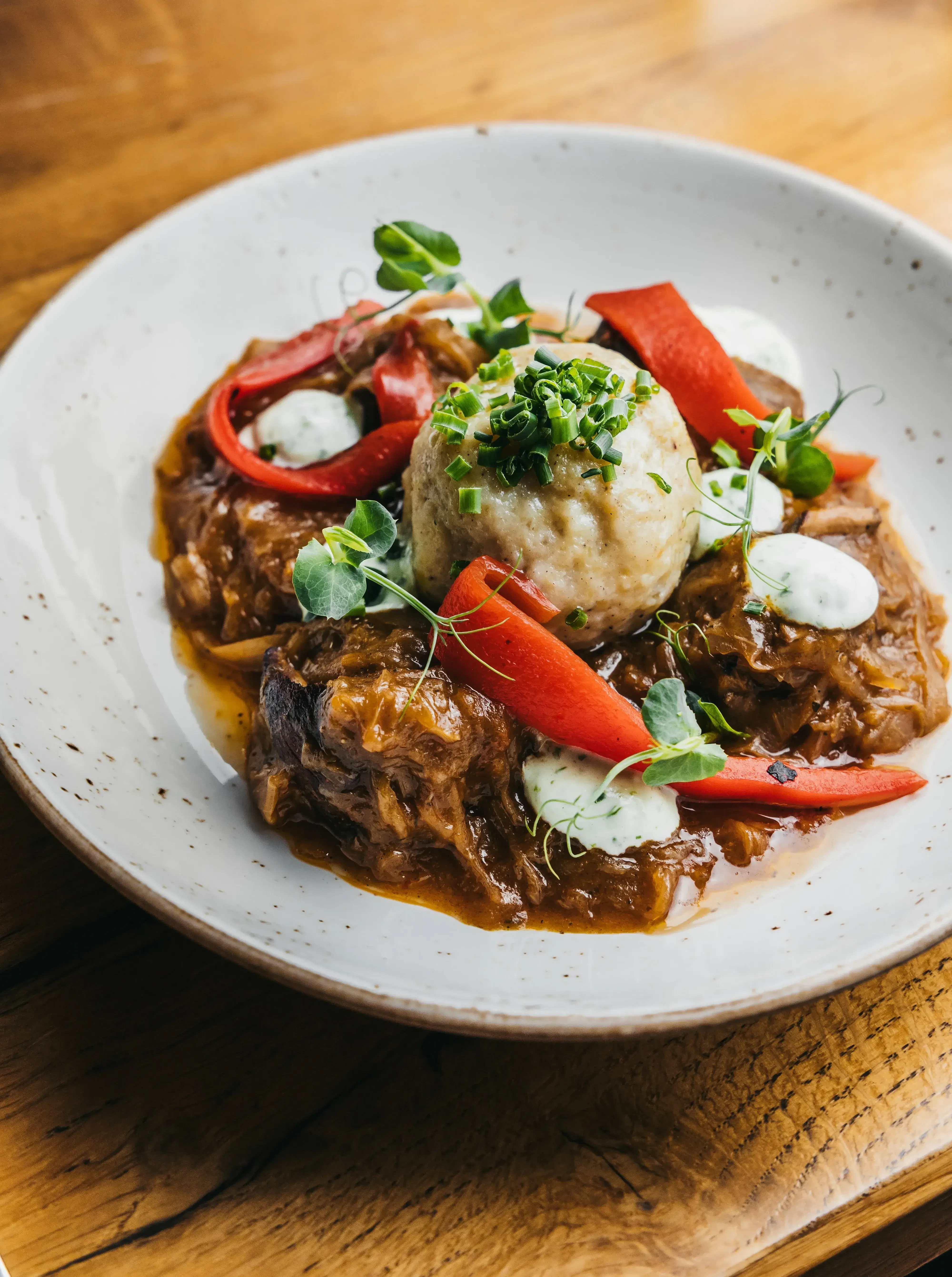 Szegediner Gulasch mit Grammelködel