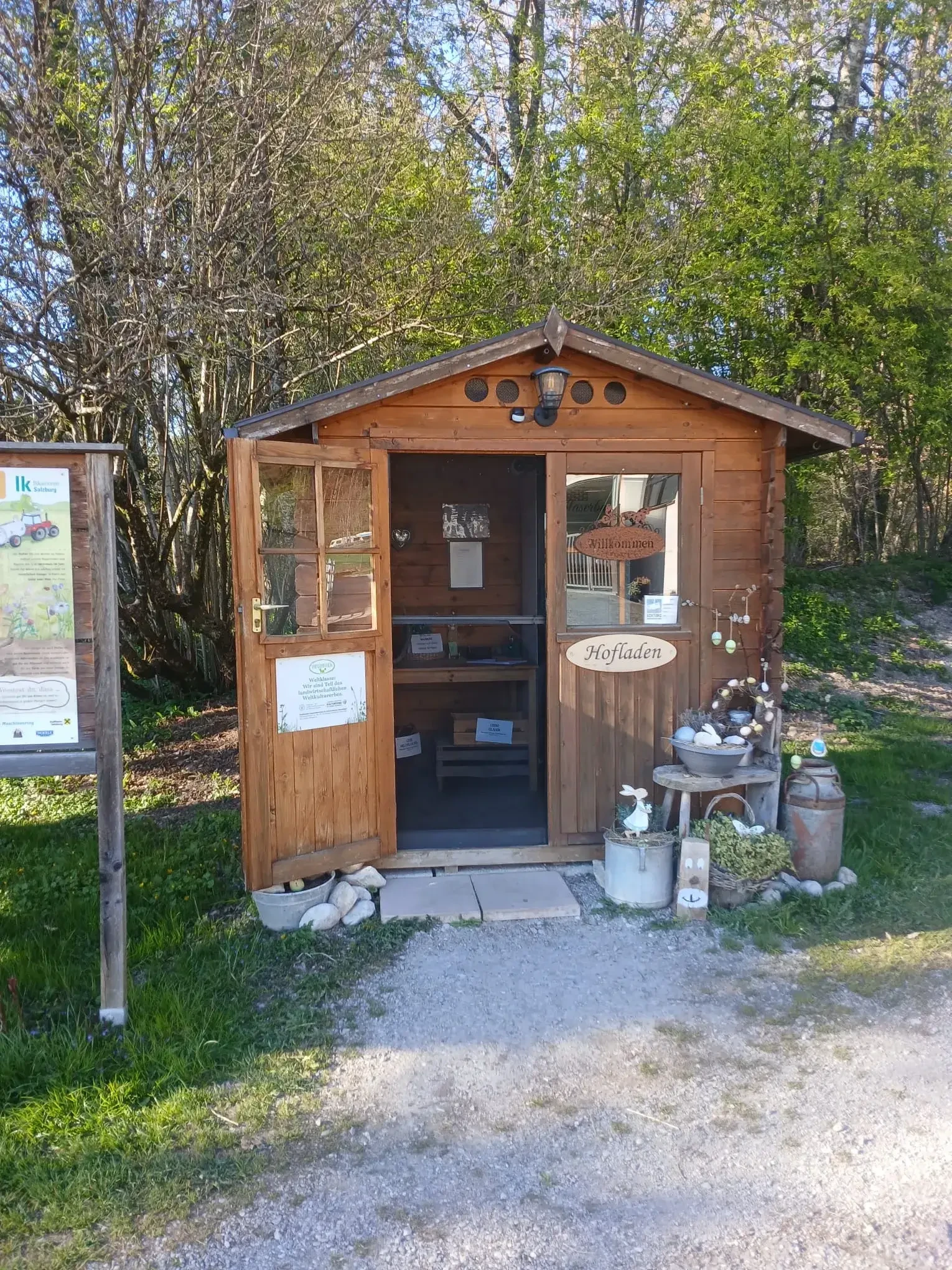 Ab Hof Verkauf am Glasergut in Salzburg Aigen von Famlie Schroffner über die 24 h SB Hütte.