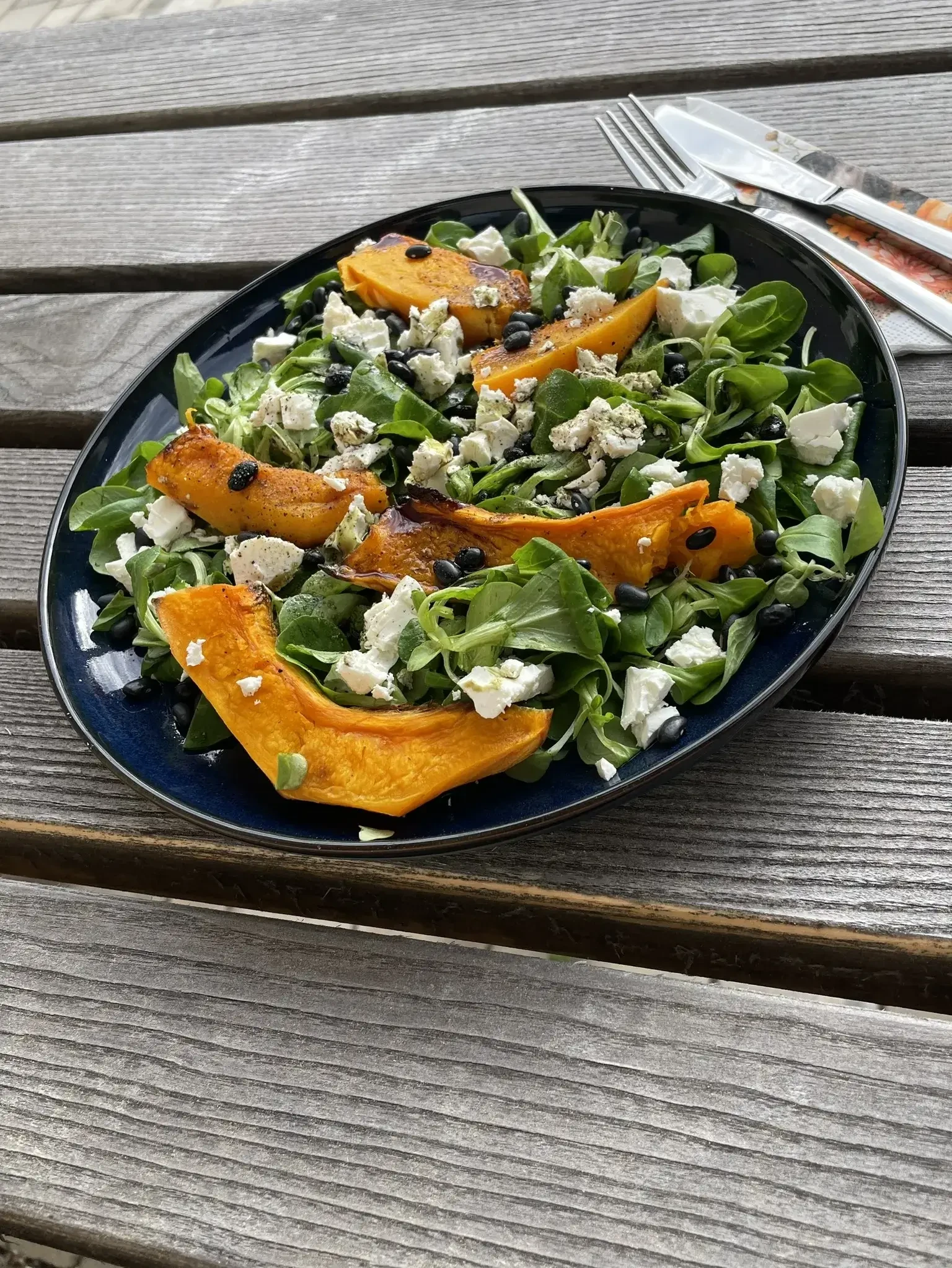 Salat mit Kürbisspalten