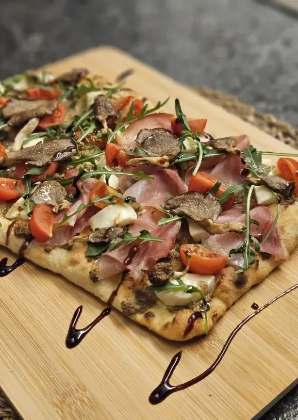 Pinsa mit Pilzen