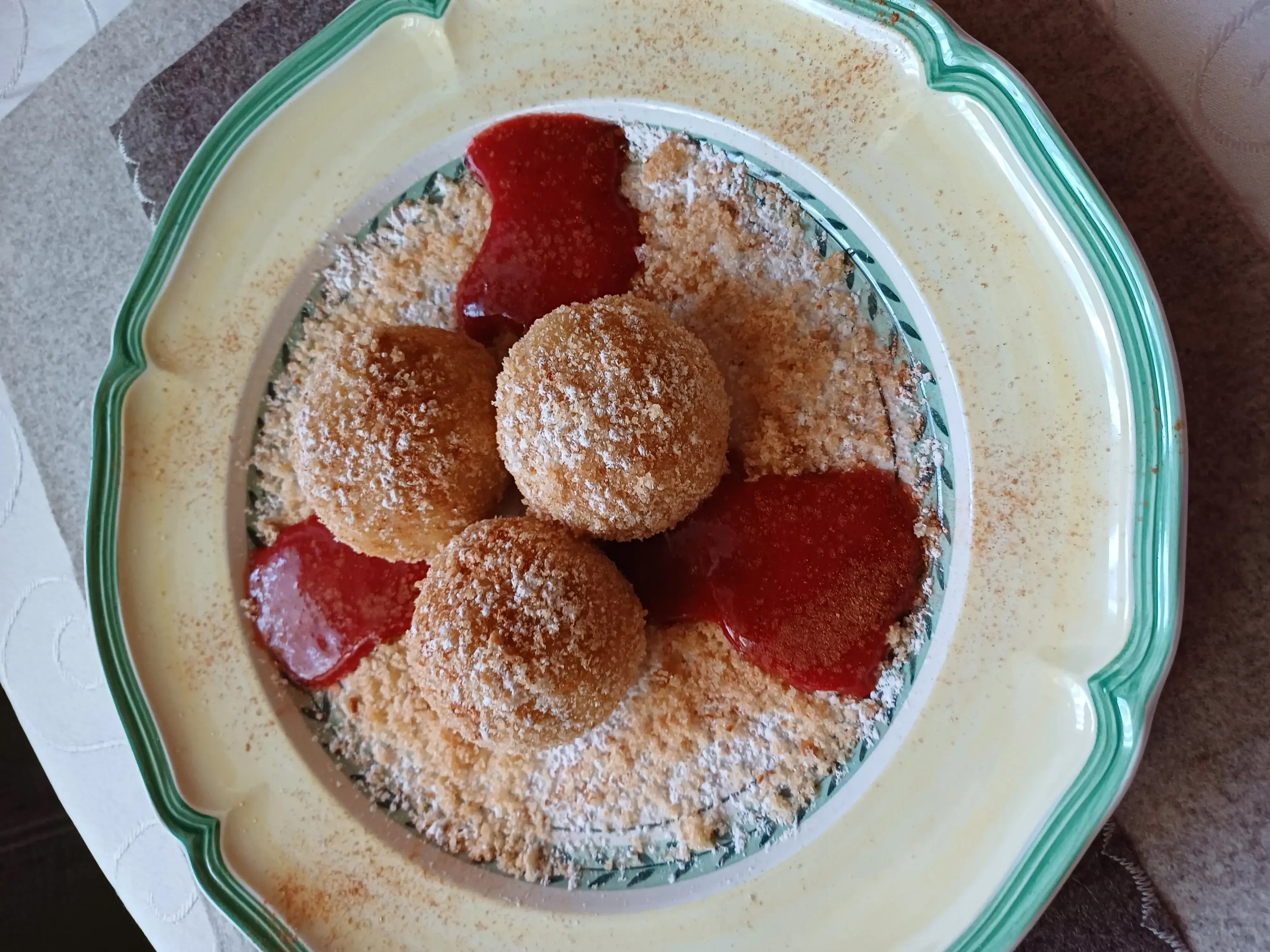 süße Knödel mit Topfenteig