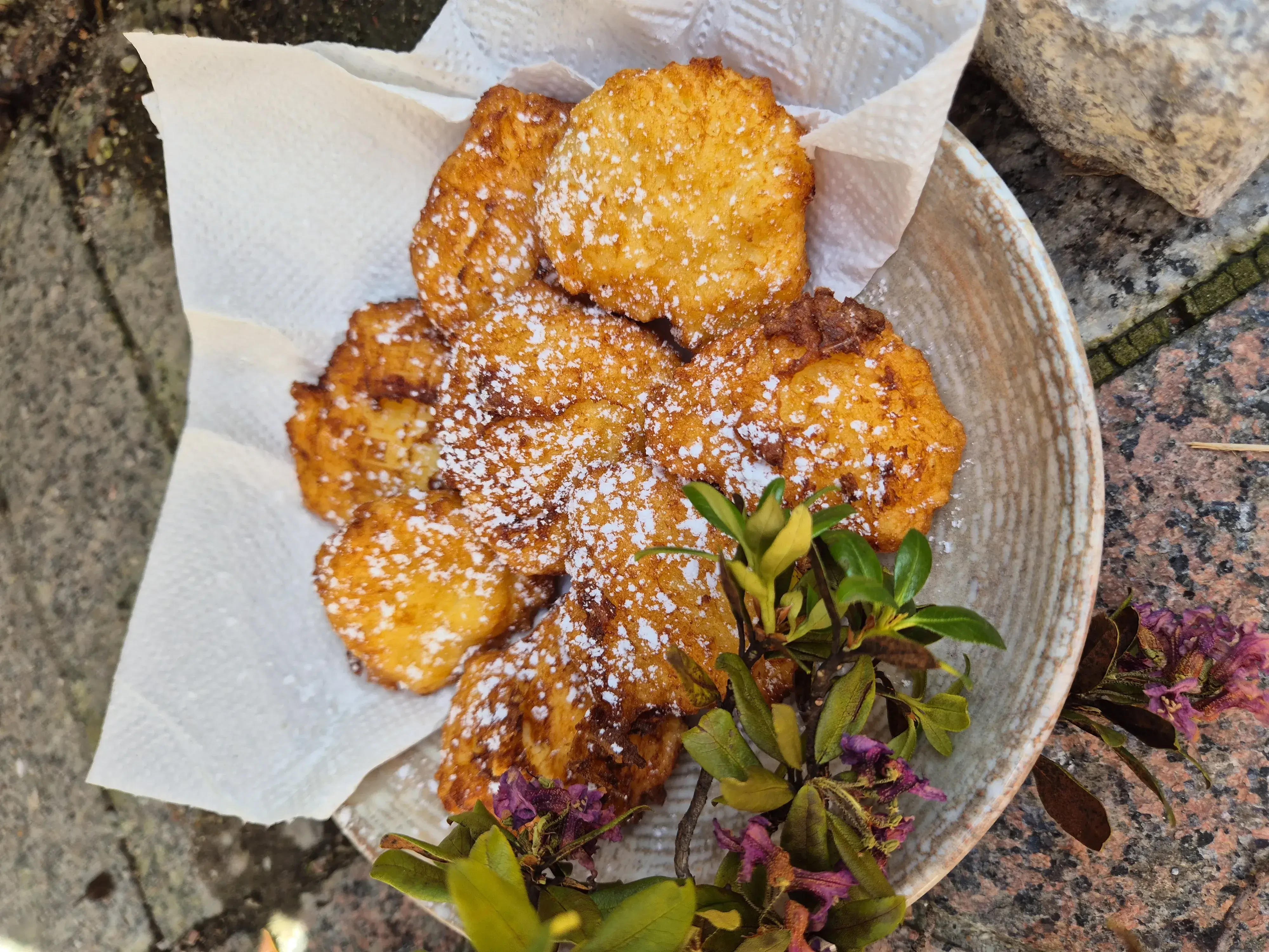 Wanderjause mit Äpfel