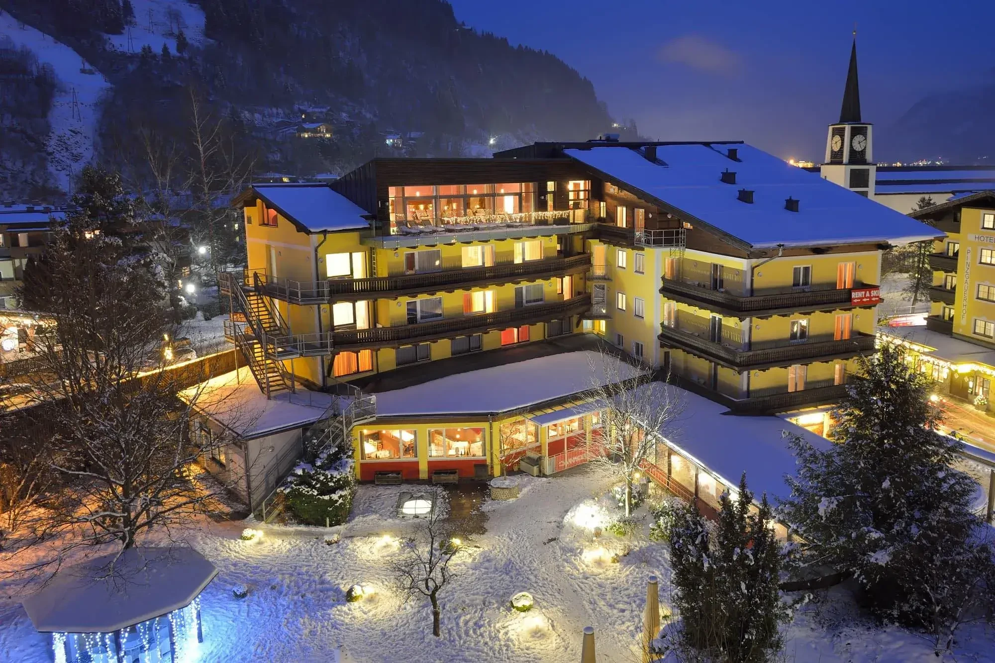 Hotel im Winter 