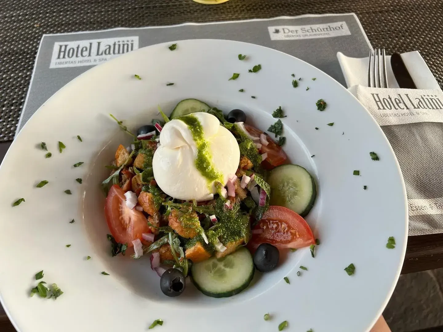 gemischter Salat mit Burrata