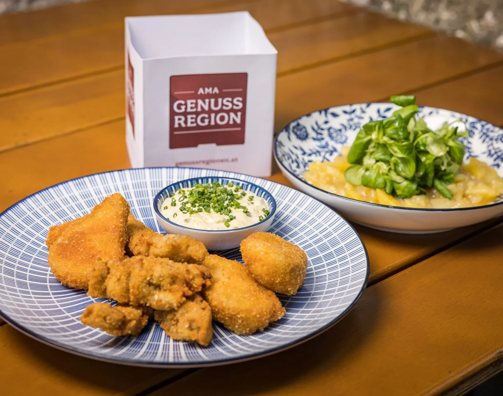 Gebackenes mit Erdäpfelvogerlsalat