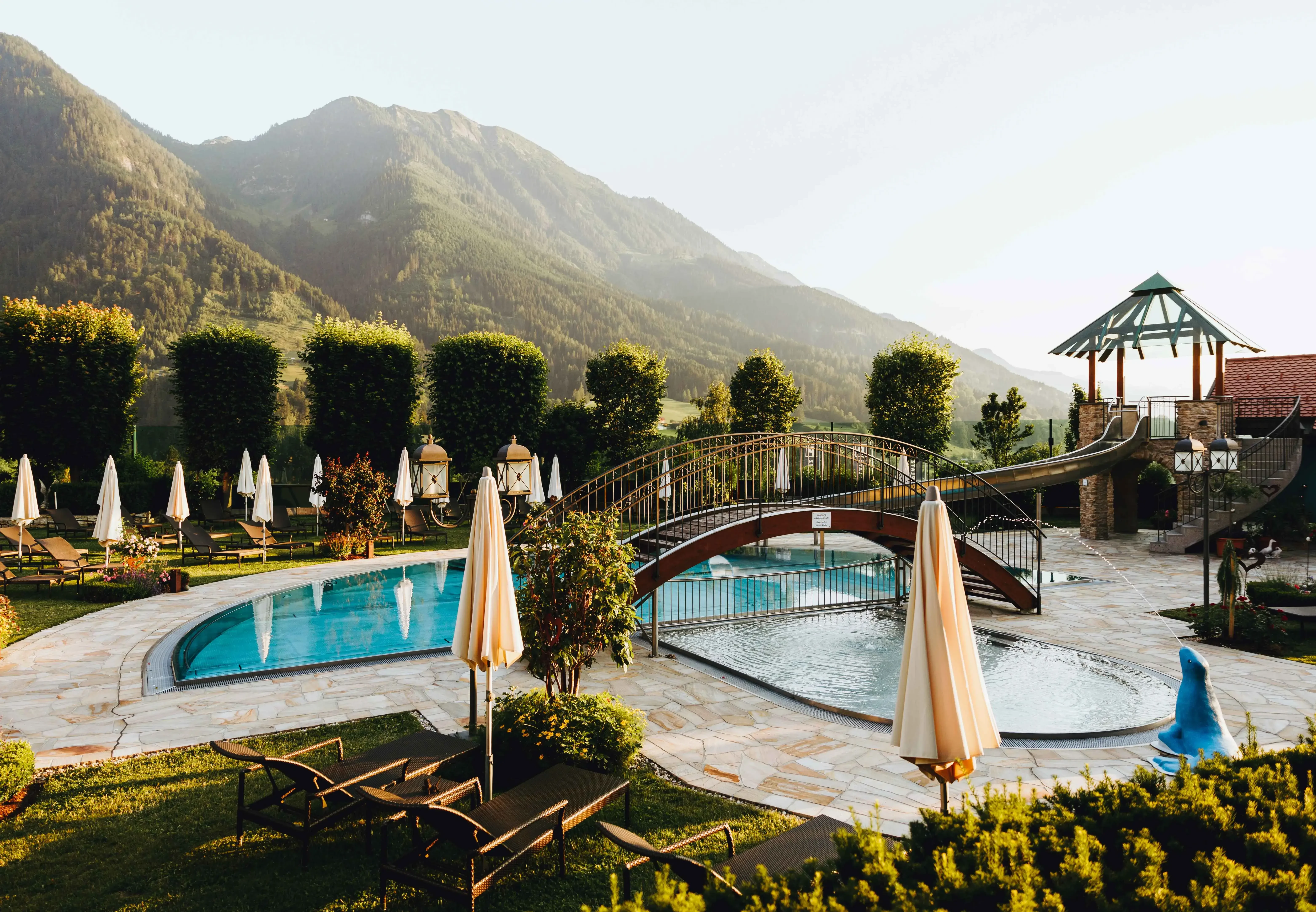 Hotel Berghof Alpendorf  Poollandschaft 