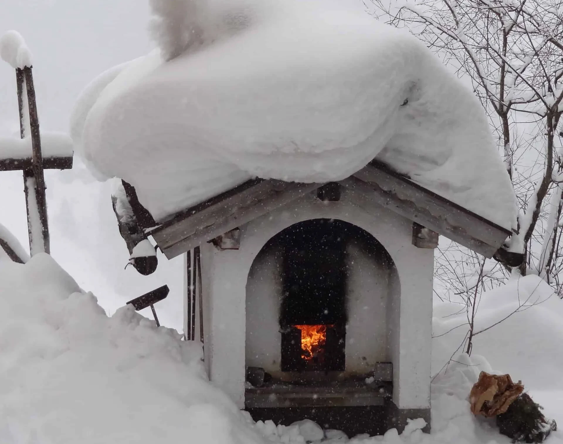 Ofen im Schnee