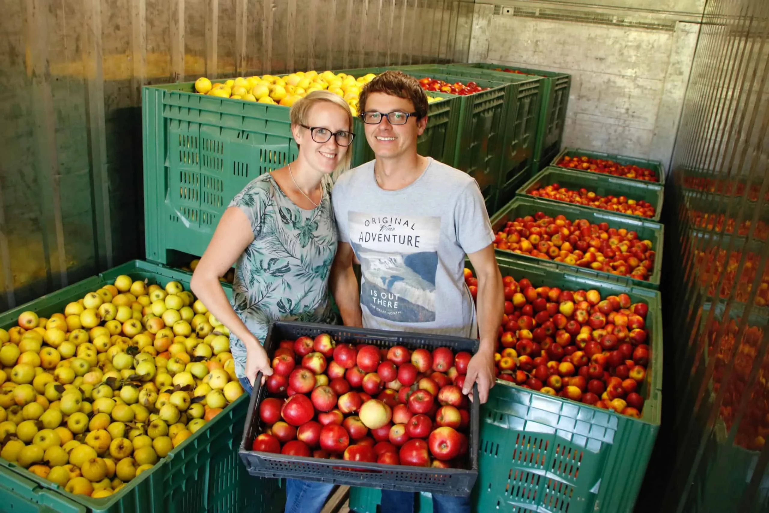 Besitzer im Obstlager