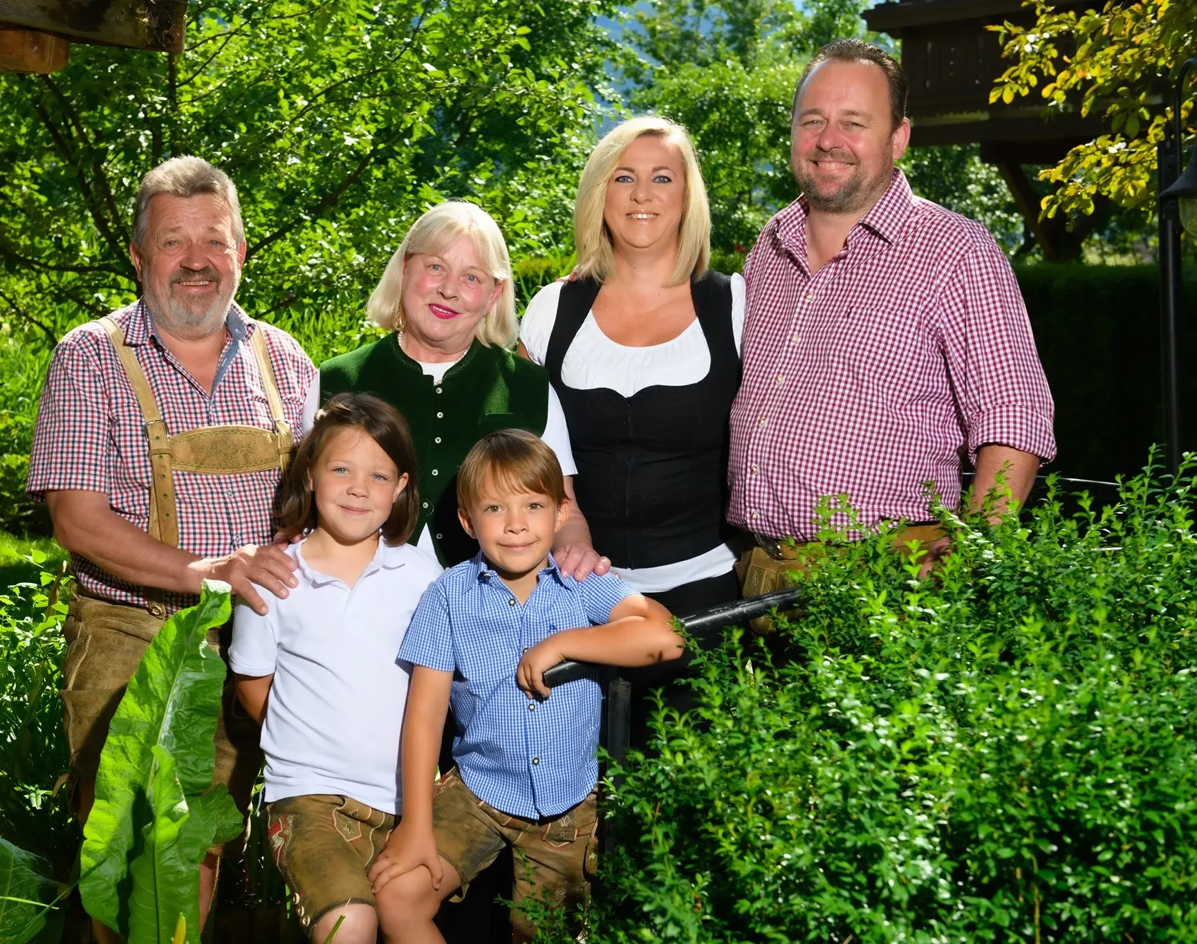 Familie-Kroell©Gasthof Kröll.jpg