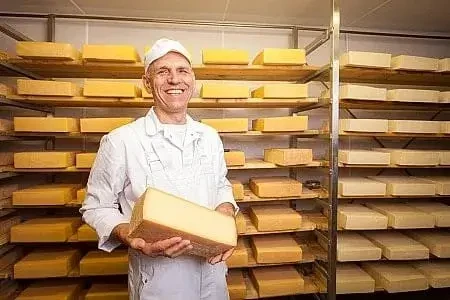 Gasthof-Schorn bezieht den Käse von der Dorfkäserei Pözzelsberger