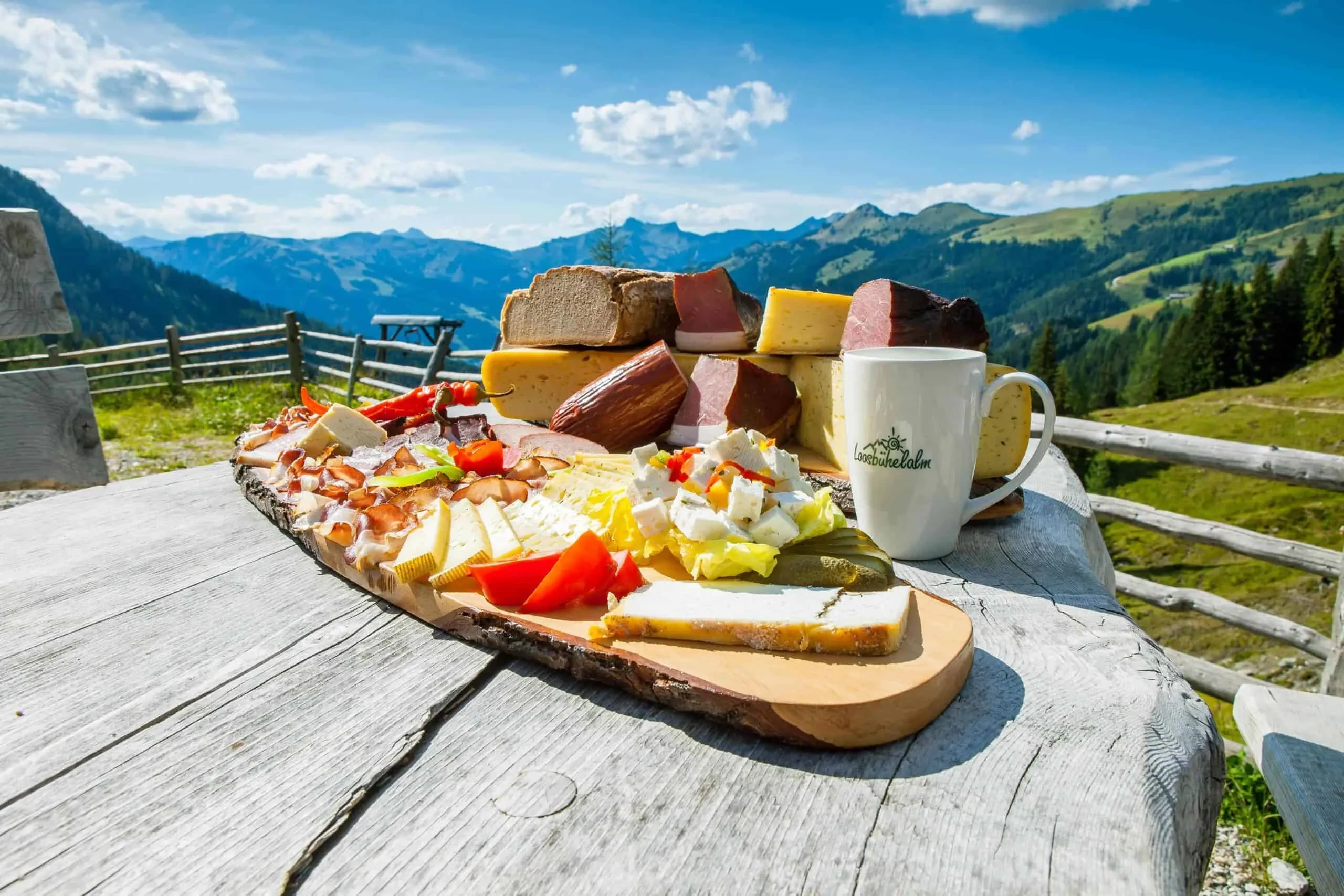 Brettljause auf Alm 