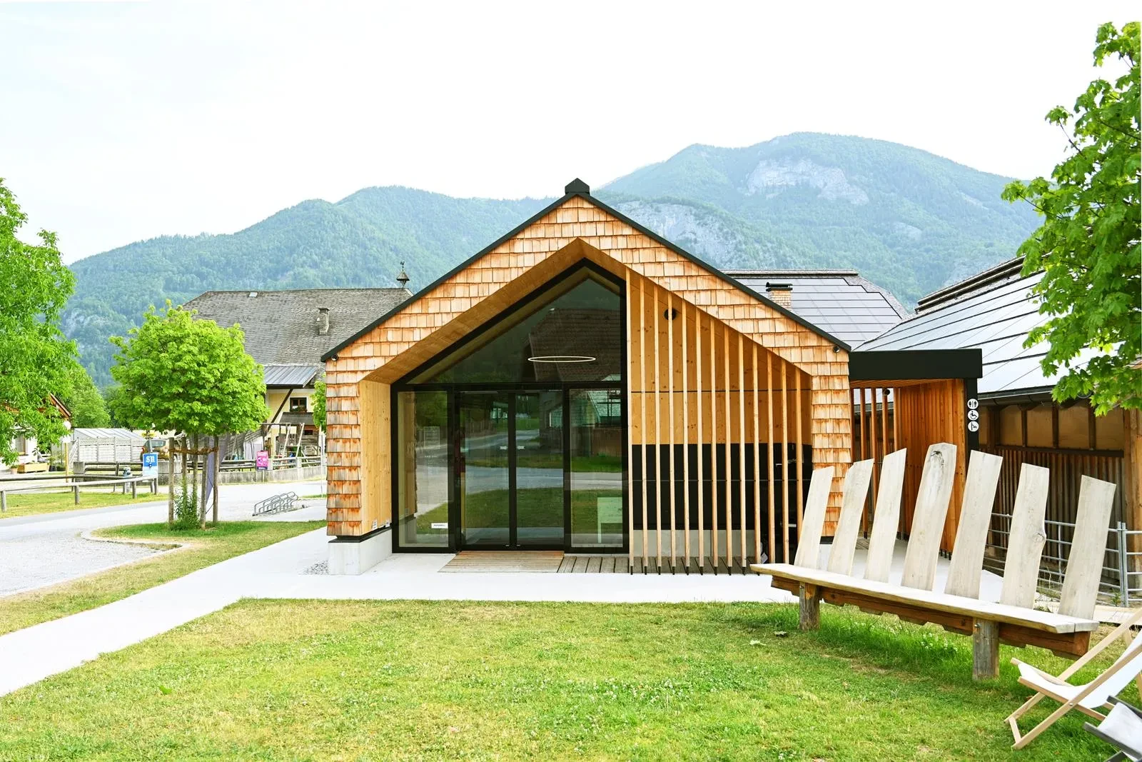 12_Bio Hofladen WOLKE7_Außenansicht_Outdoor Lounge © Eisl