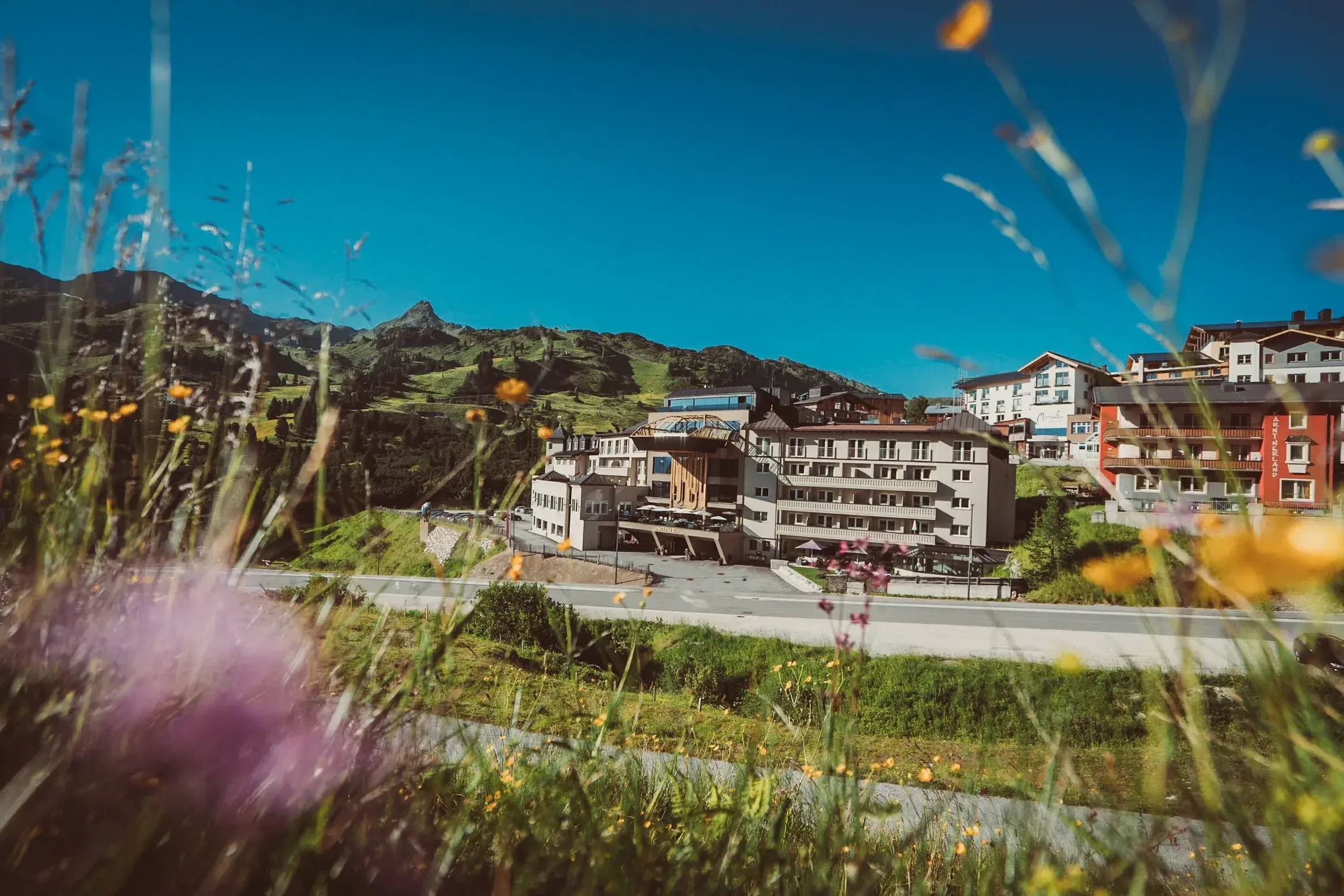 Hotel Steiner im Sommer in Obertauern.