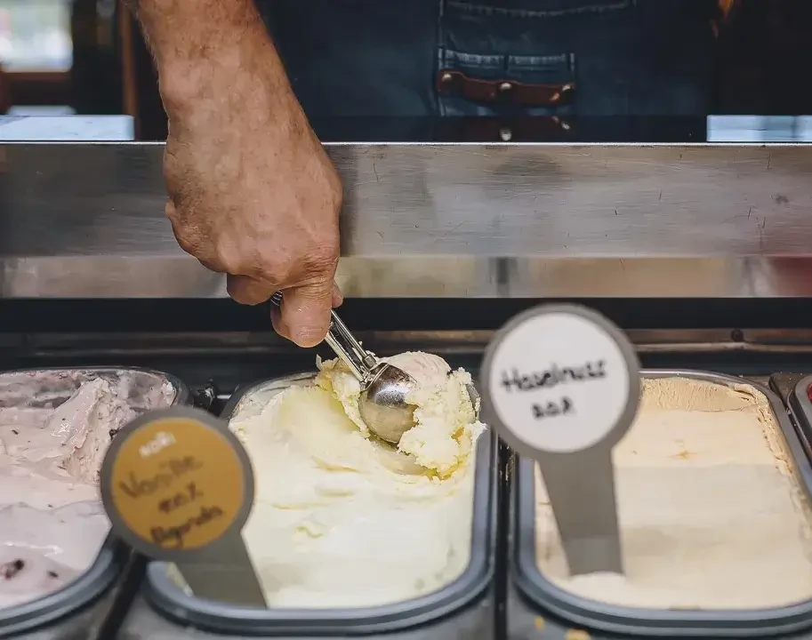 Nowi Eis. Sommer. Regionaler Eisgenuss aus dem Pinzgau. Auhof