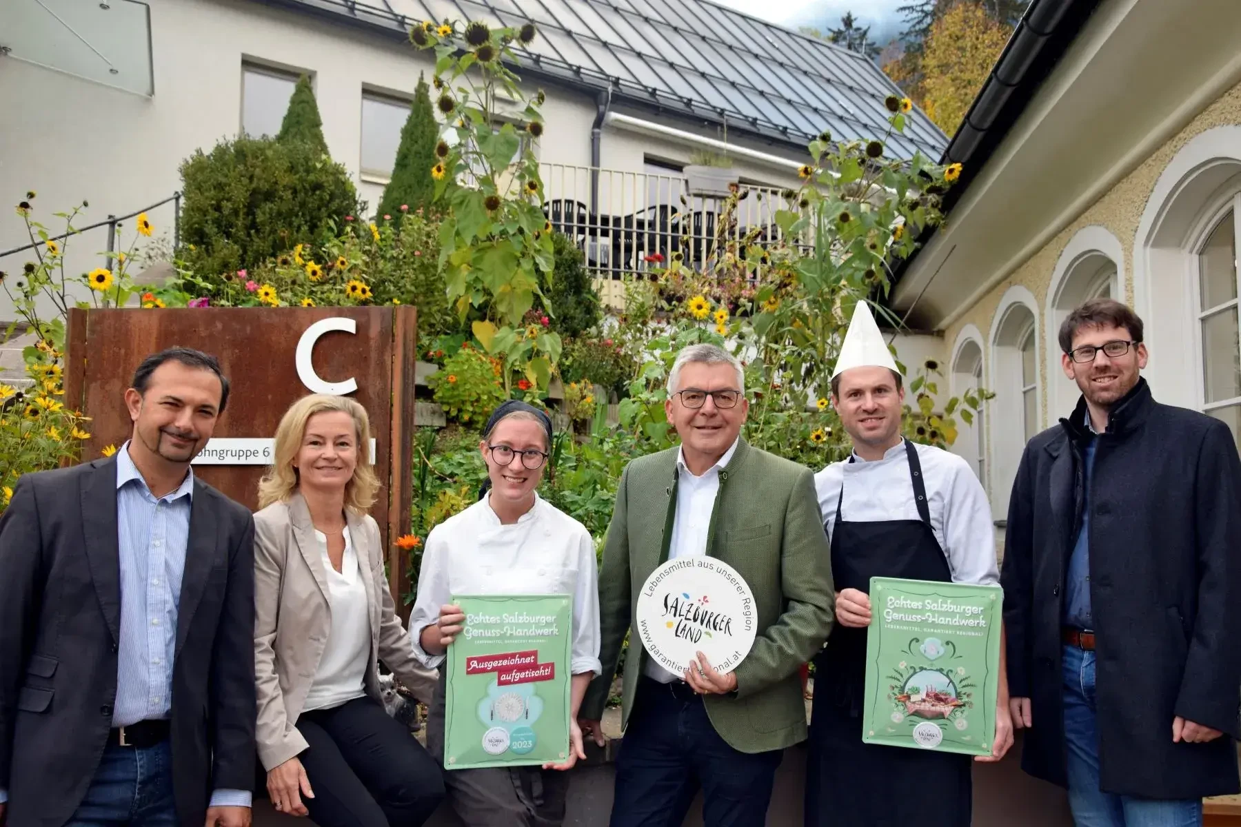 Tafelverleihung Oberrain anderskompetent Unken Gruppe groß 22 05 2022 min © Land Salzburg Büro Schwaiger