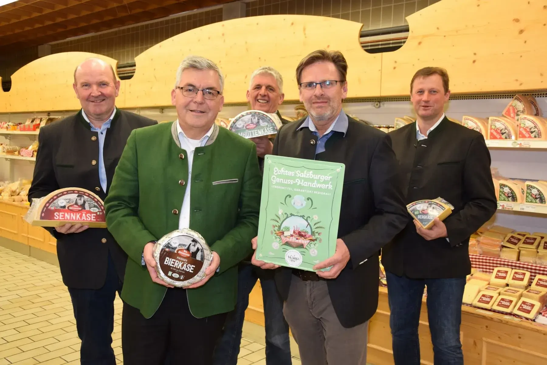 Übergabe SalzburgerLand Herkunfts-Zertifikats an Pinzgau Milch.