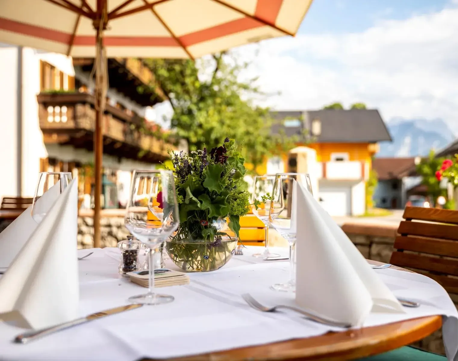 Jadorferwirt Kuchl Familie Ramsauer. Regional Speisen mit Genuss. Indoor wie Outdoor. Gemütlich Übernachten.