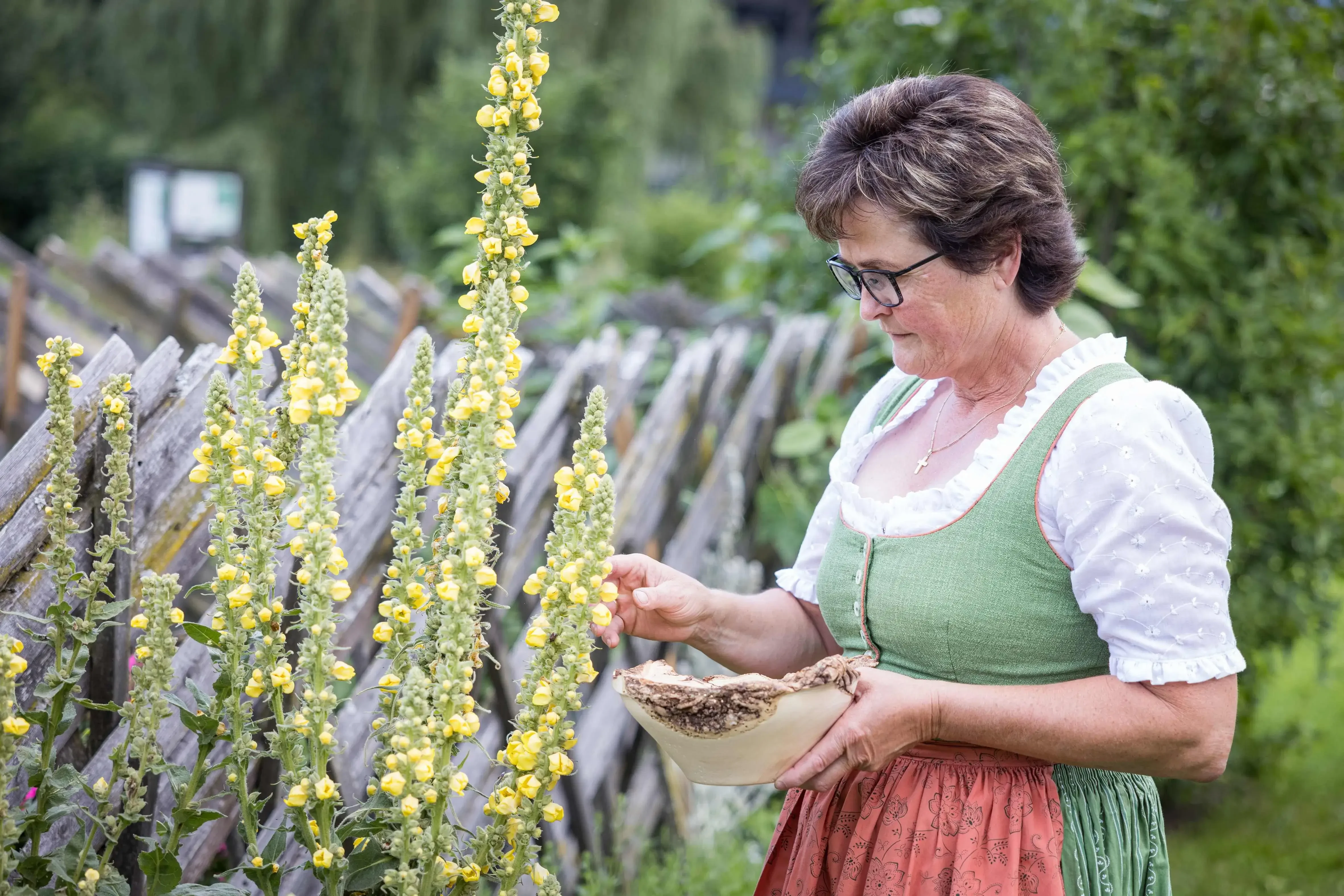 Hollersbacher Kräutergarten Expertin, Bäuerin und Pflanzenliebhaberin Andrea Reiter