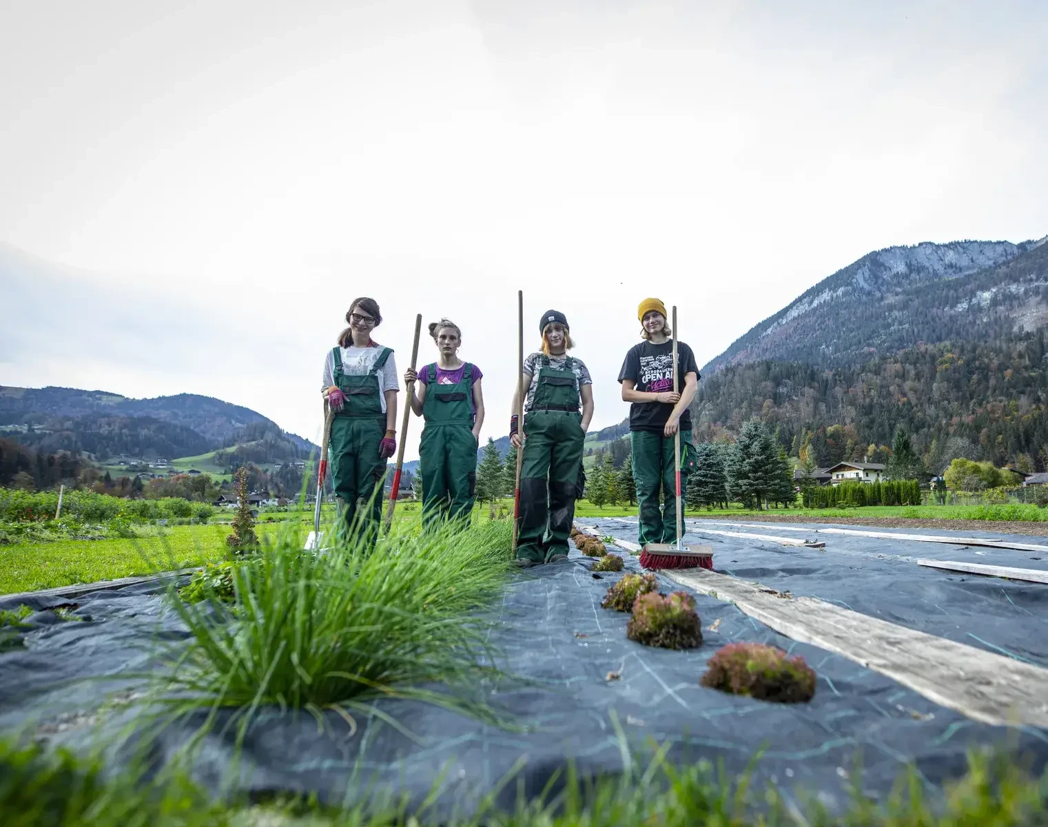 Jugendliche im Gartenbau
