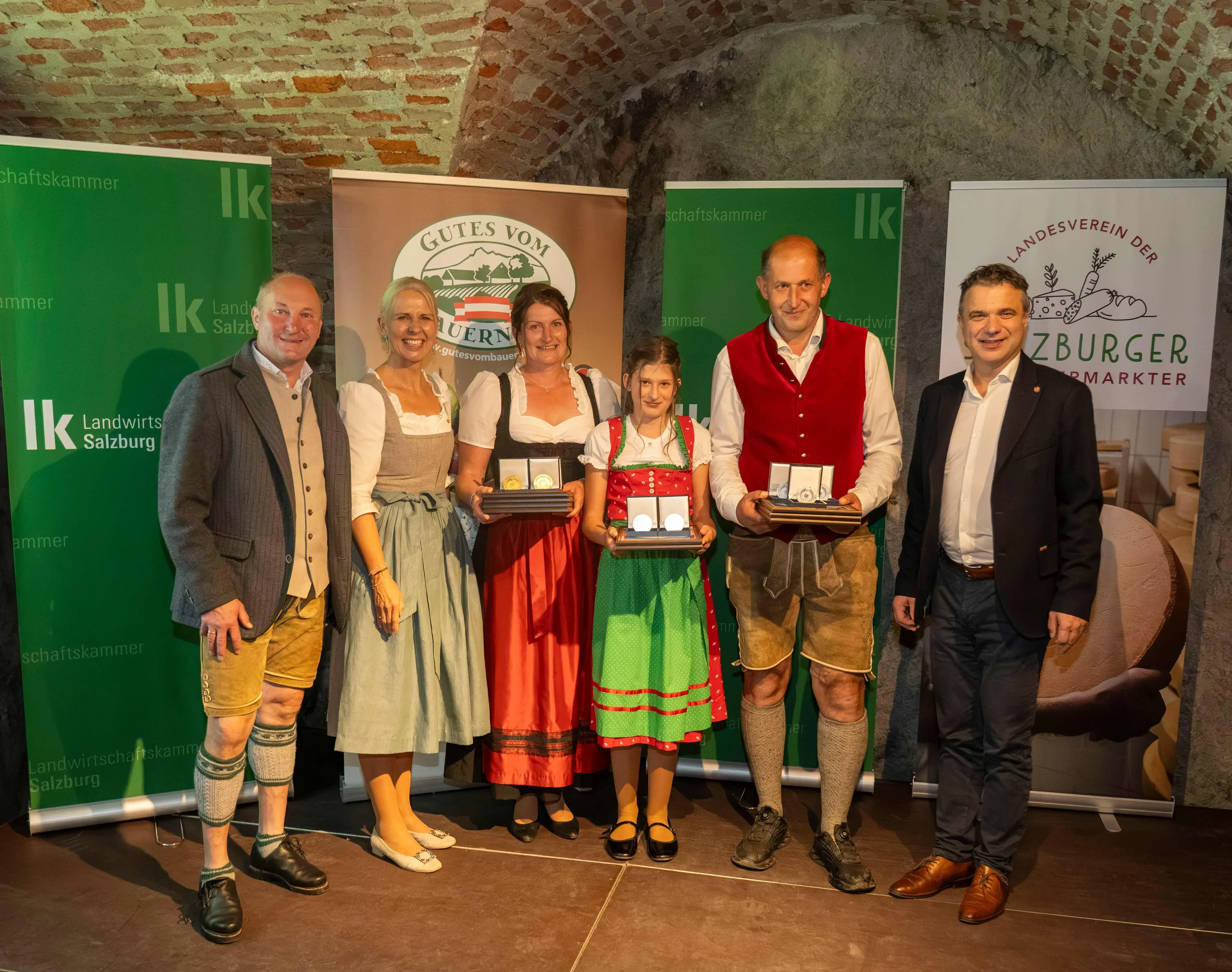 4 x Gold, 5 x Silber für Familie Hart von der Riedlalm beim Salzburger Theodul 2025 der Milchprodukteverkostung in Salzburg auf Burg Hohenwerfen