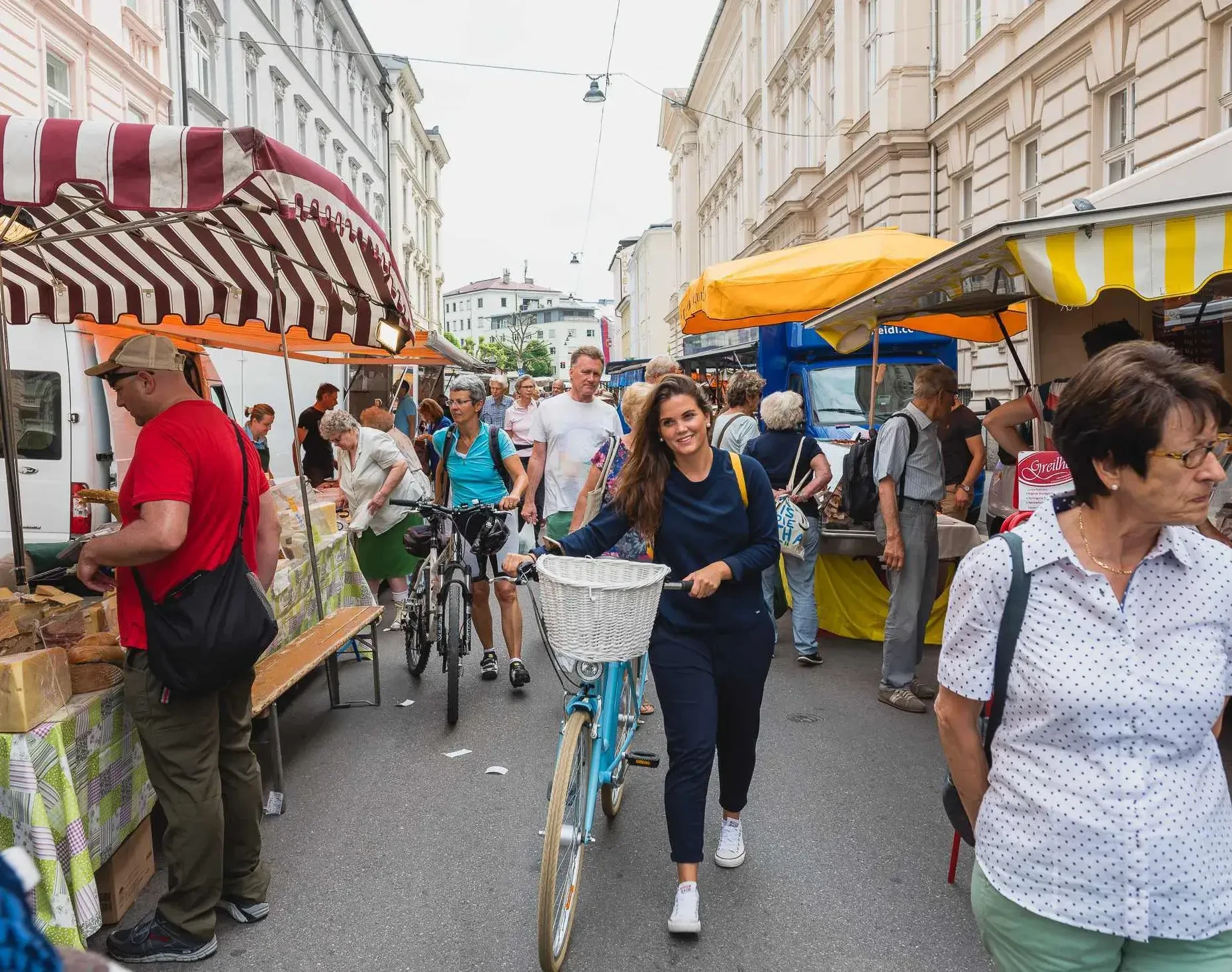Besuch auf der Saluzburger Schranne Radfahrerin