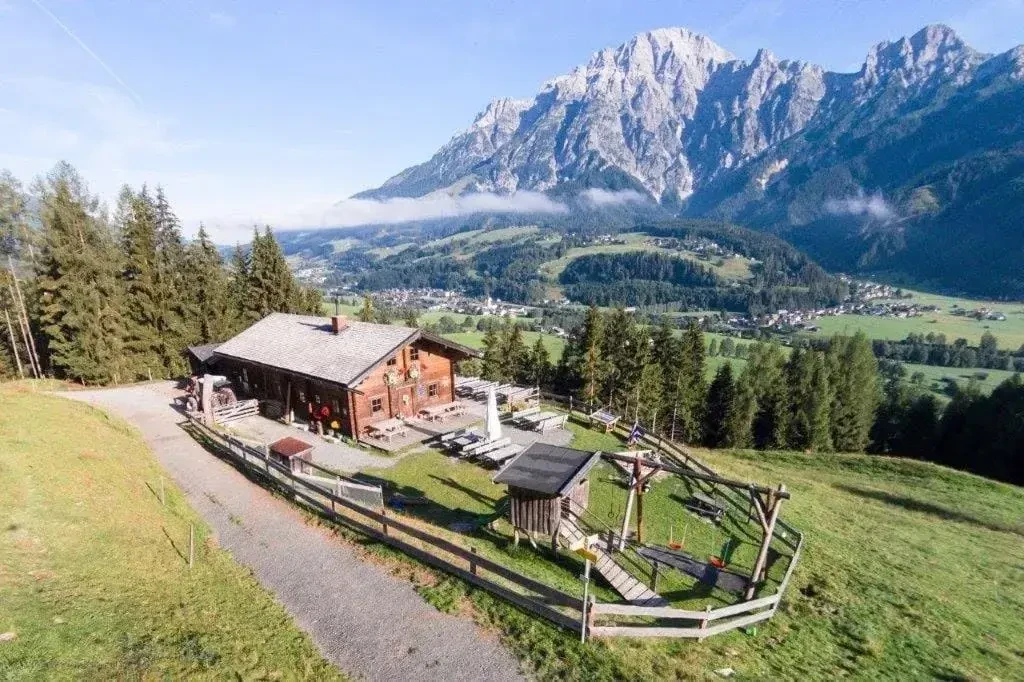 Sinnlehenalm Hütte mit Panorama