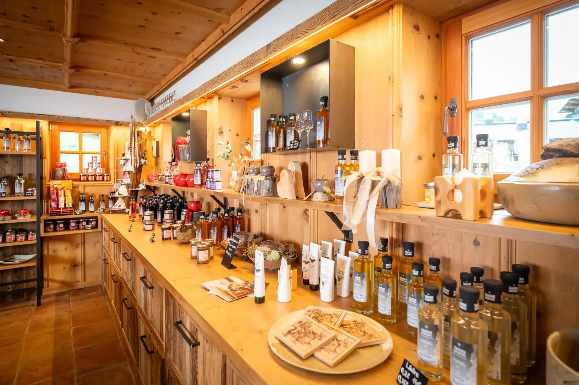 Tauern Genussladen Schnaps, Käse und viele andere  Produkte aus der Region