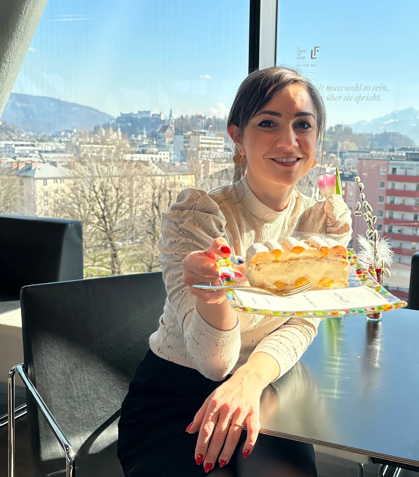 Genusstagebuch#49_Elisabeth Eisl im Café Kowalski mit Blick über Salzburg