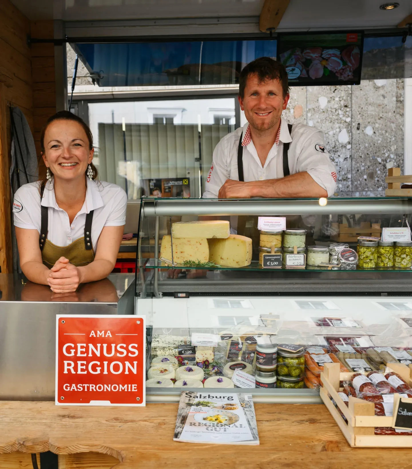 Schreckgut_Familie Mayer am Marktstand
