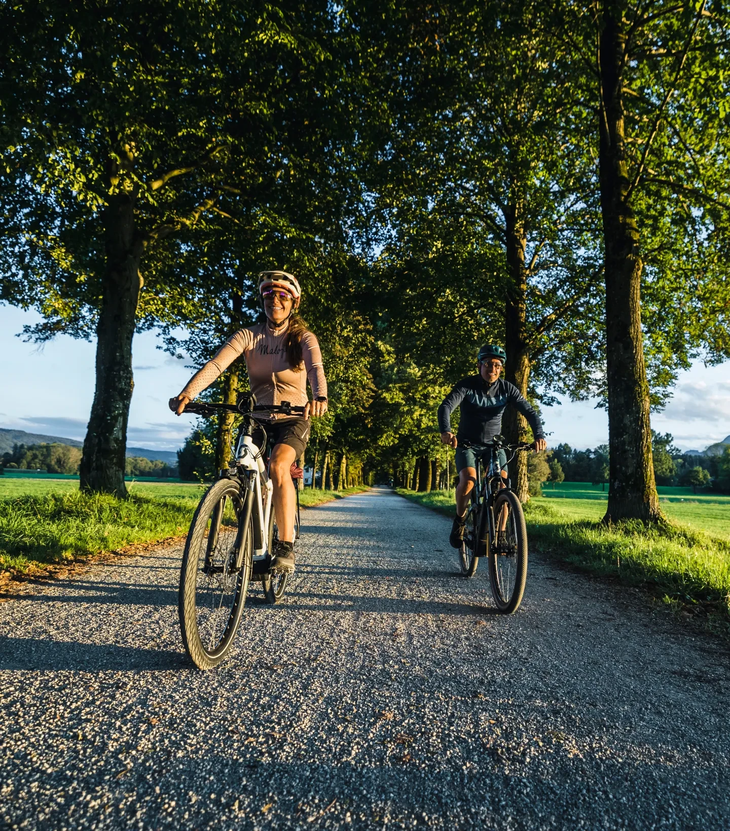 Mit dem Rad durch die Hellbrunnerallee
