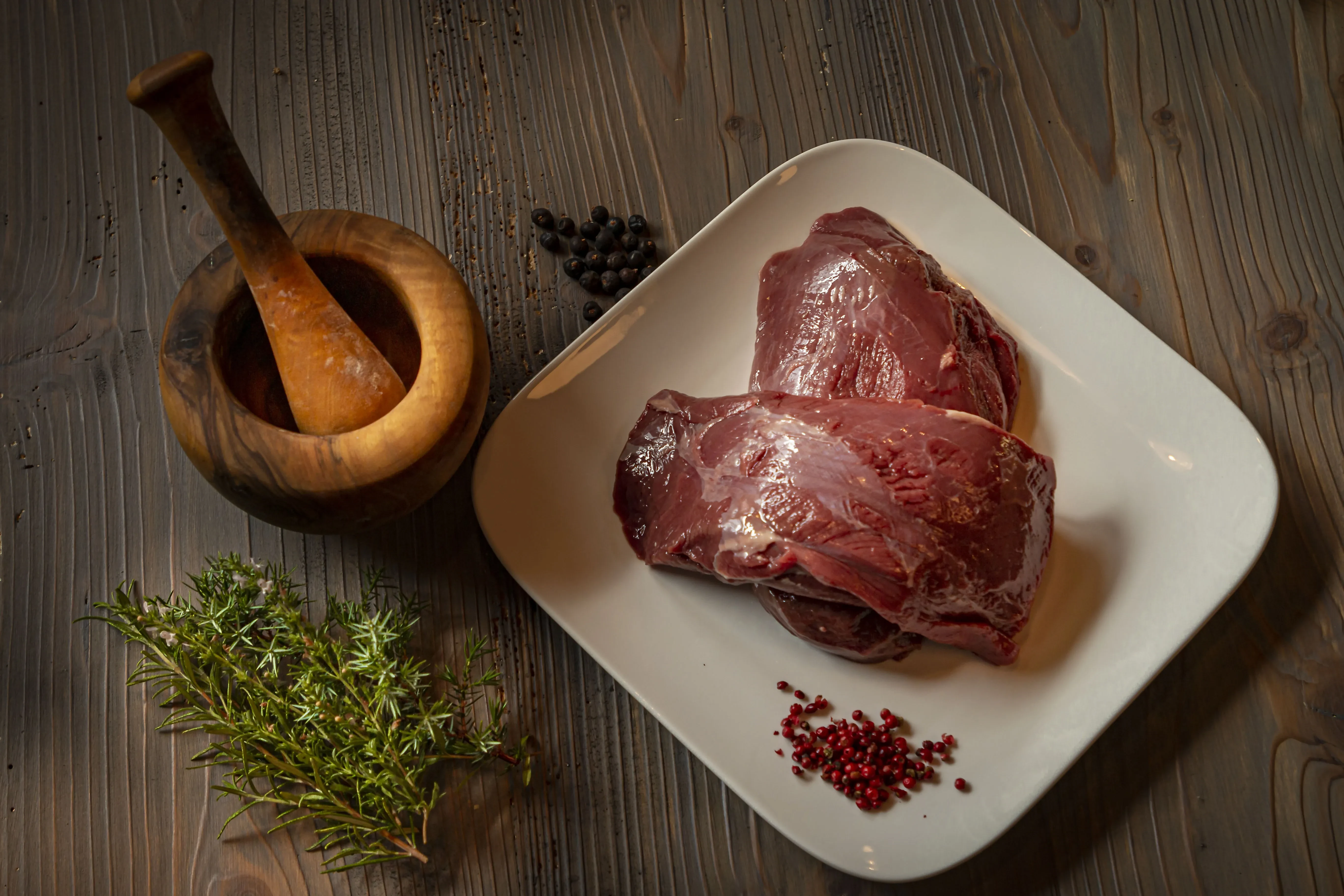 Wildfleisch auf Teller