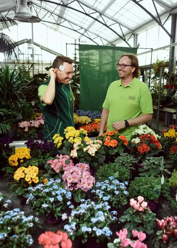 Gärtnerei Zmugg - Georg und Stefan Hintringer im Gewächshaus