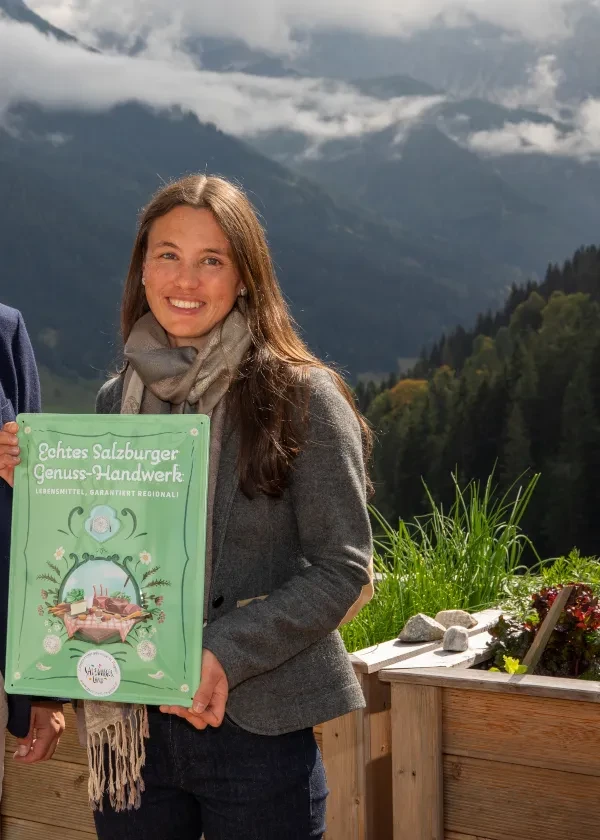 Anna Kreuzer vom Mitterhub in Großarl mit der Salzburg schmeckt Hoftafel.