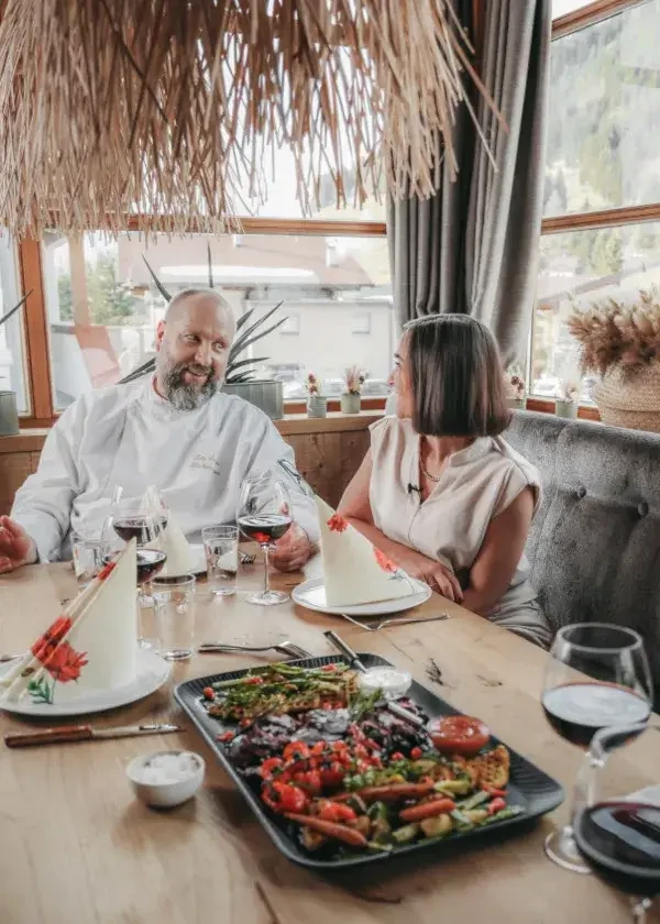 Genusstagebuch #54_Gut Wenghof_Elisabeh Eisl mit Küchenchef Lutz Sobotta