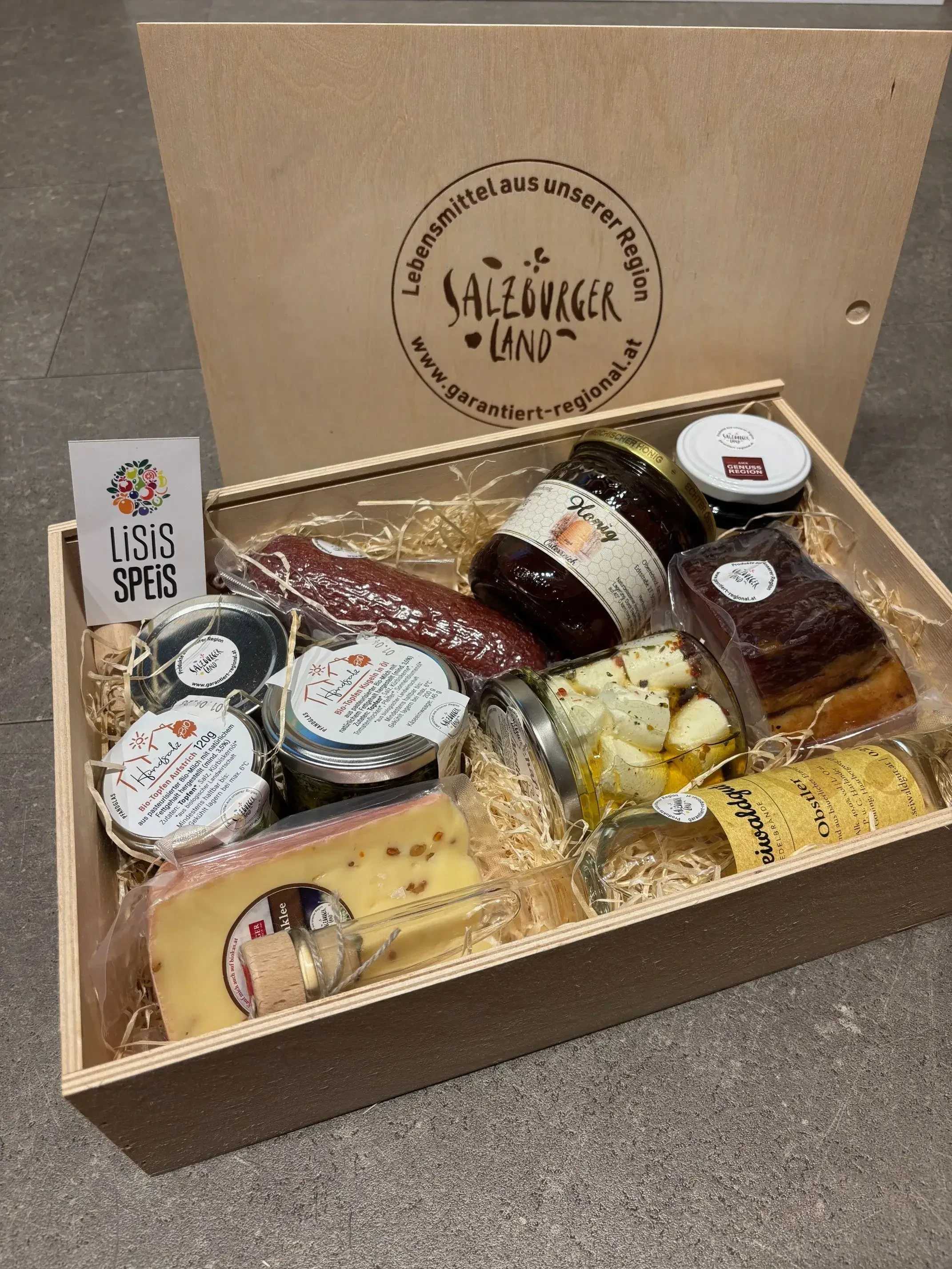 SalzburgerLand Genuss-Kisterl  von Lisis Speis in Golling